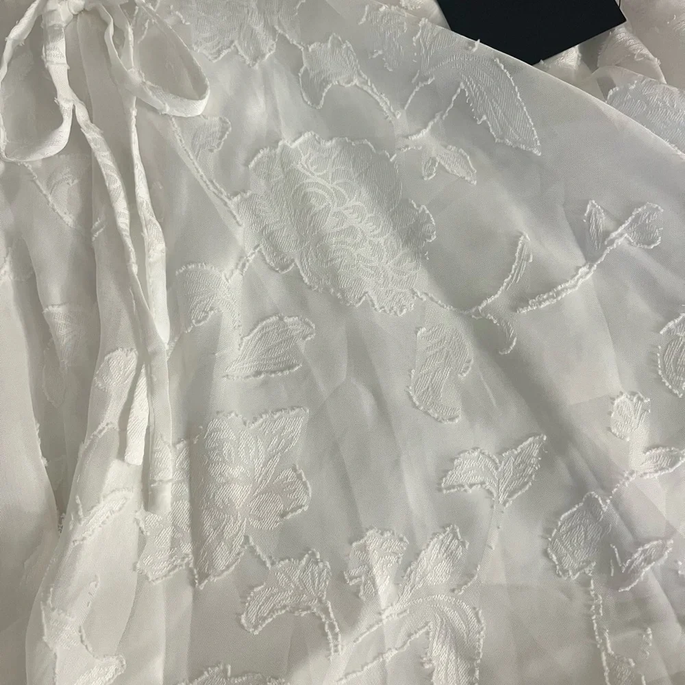 ❗️*SOLD*❗️ Lulu’s White lace NWT dress/Romper, bachelorette - Picture 3 of 7
